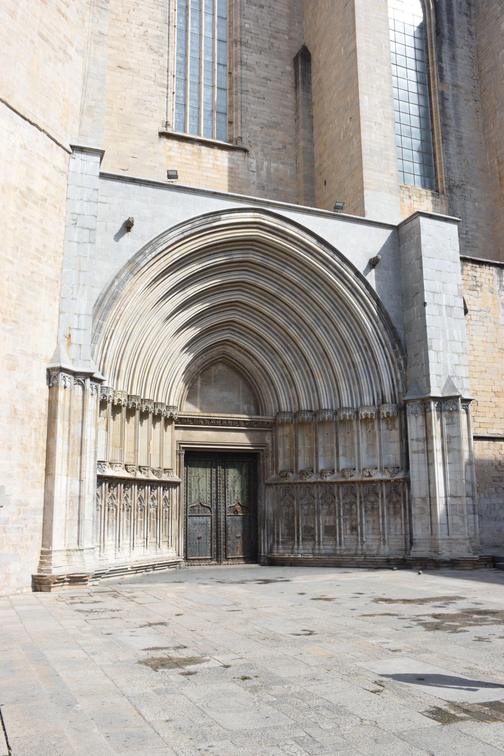 Otra puerta de la catedral
