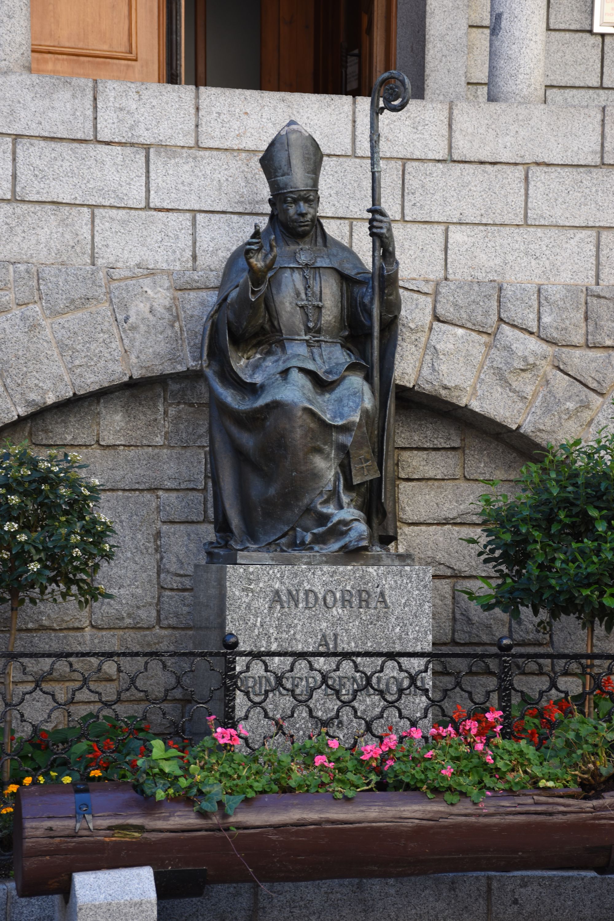 Estatua de un obispo/príncipe